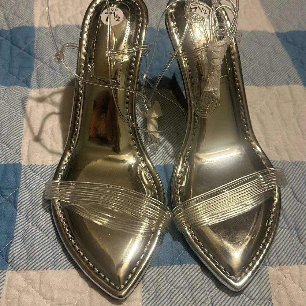GOOD AMERICAN WOMEN’S CINDER-F*CKING-RELLA WEDGE in SILVER